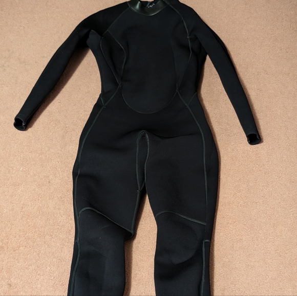 3/2mm Wetsuit and water boots - Picture 6 of 8